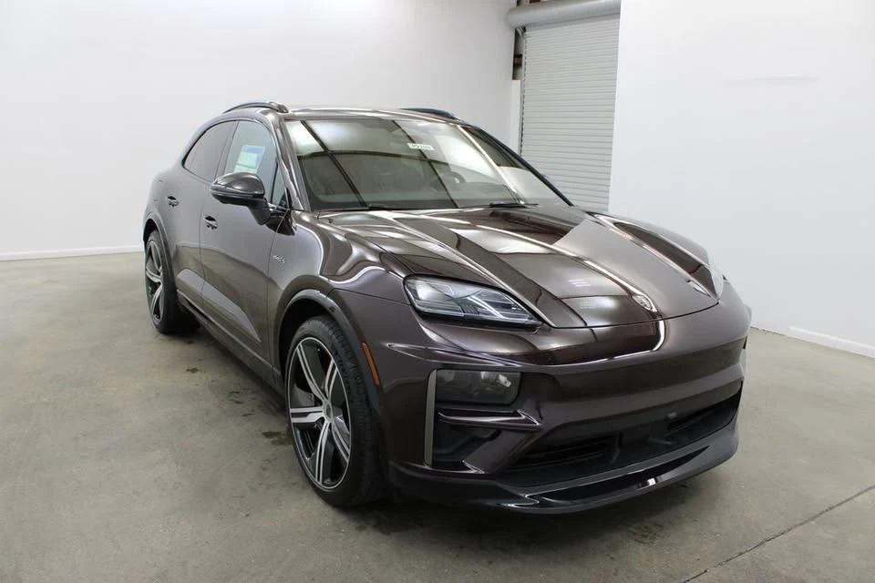 2024 Porsche Macan Electric - Image 13 of 20