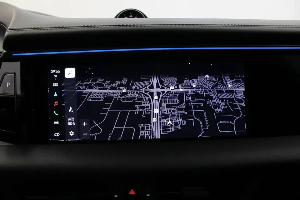 2024 Porsche Macan Electric - Image 8 of 20