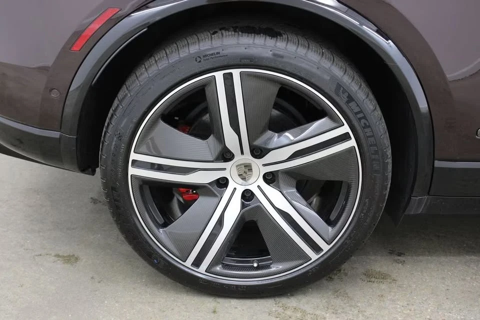2024 Porsche Macan Electric - Image 12 of 20