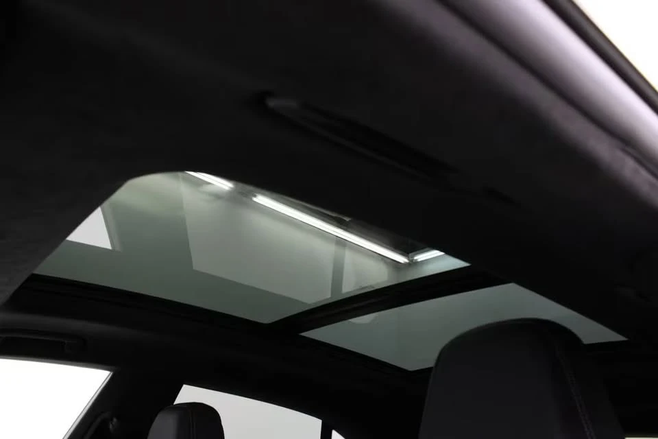 2024 Porsche Macan Electric - Image 7 of 20