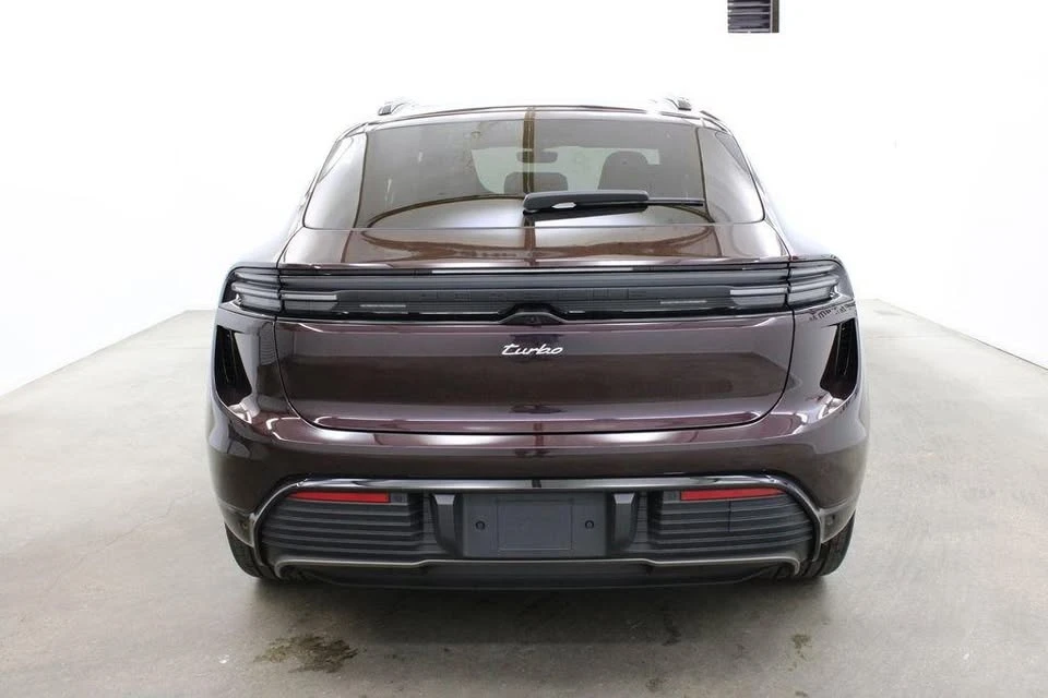 2024 Porsche Macan Electric - Image 14 of 20