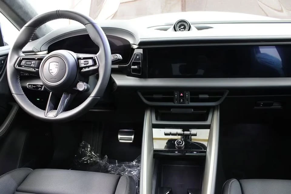 2024 Porsche Macan Electric - Image 11 of 20