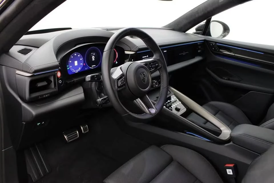 2024 Porsche Macan Electric - Image 16 of 20