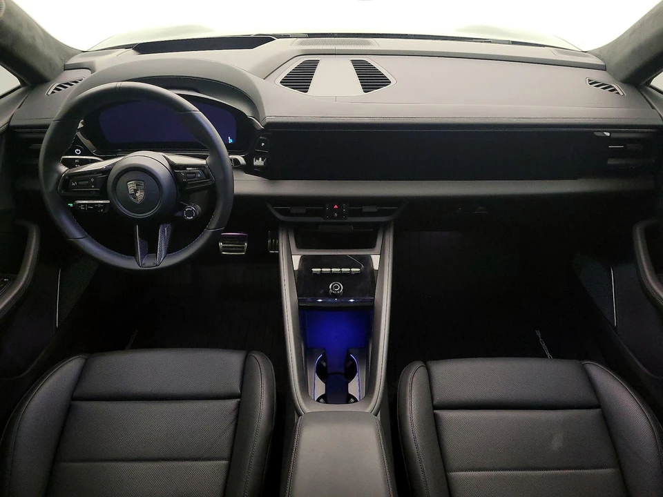 2024 Porsche Macan Electric - Image 10 of 28