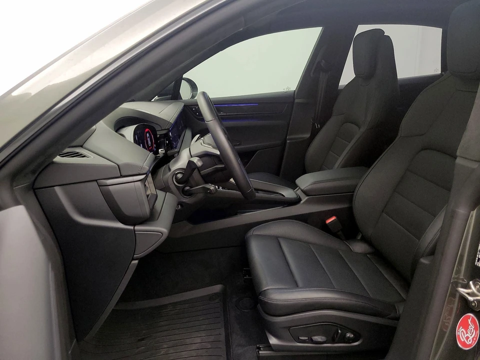 2024 Porsche Macan Electric - Image 12 of 28