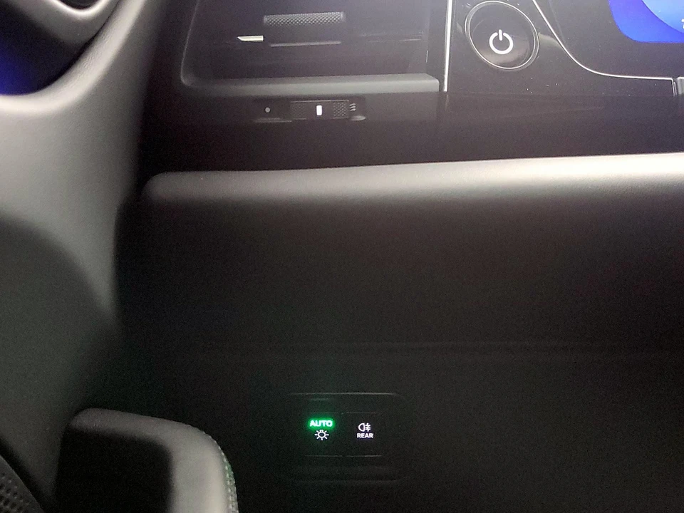 2024 Porsche Macan Electric - Image 14 of 28