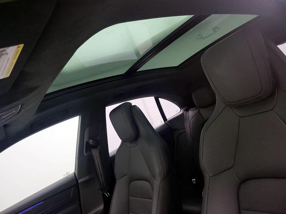 2024 Porsche Macan Electric - Image 21 of 28
