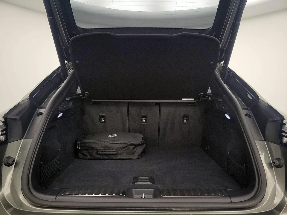 2024 Porsche Macan Electric - Image 23 of 28
