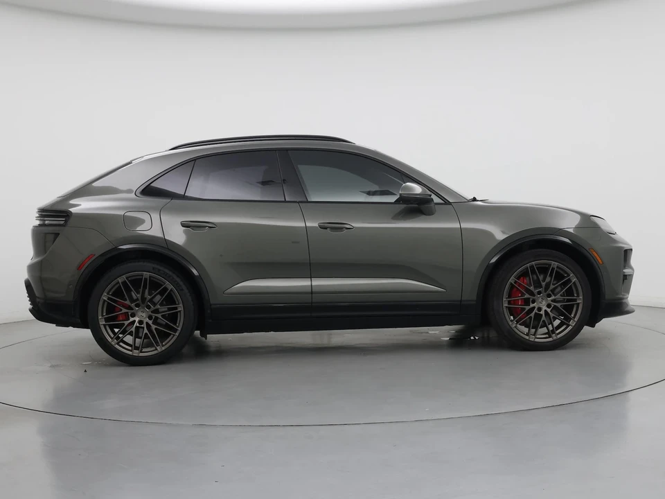 2024 Porsche Macan Electric - Image 8 of 28