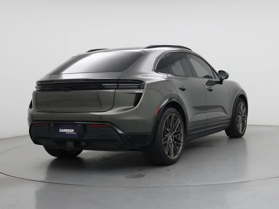 2024 Porsche Macan Electric - Image 9 of 28