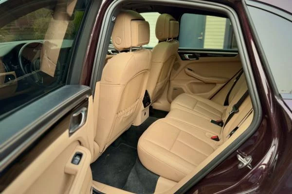 2024 Porsche Macan - Image 8 of 14