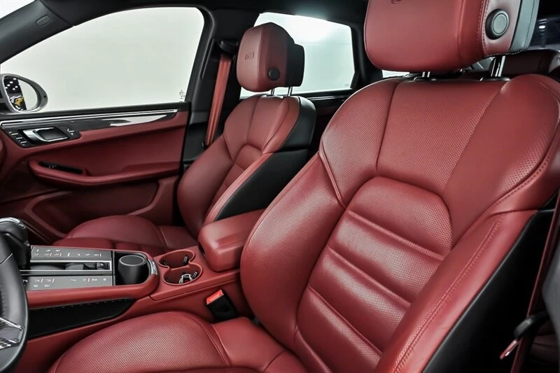 2024 Porsche Macan GTS - Image 19 of 31