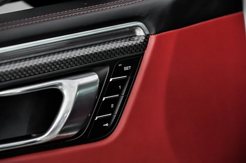2024 Porsche Macan GTS - Image 15 of 31