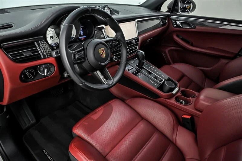 2024 Porsche Macan GTS - Image 17 of 31