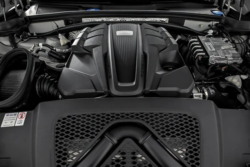 2024 Porsche Macan GTS - Image 13 of 31