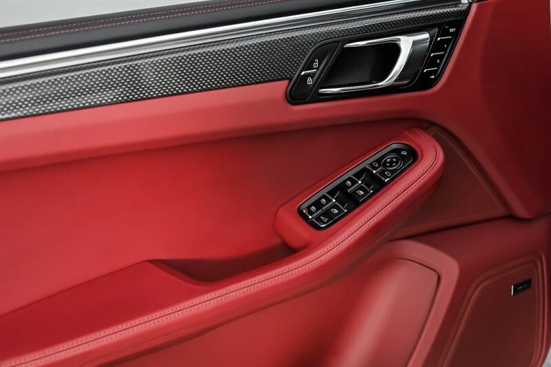 2024 Porsche Macan GTS - Image 14 of 31
