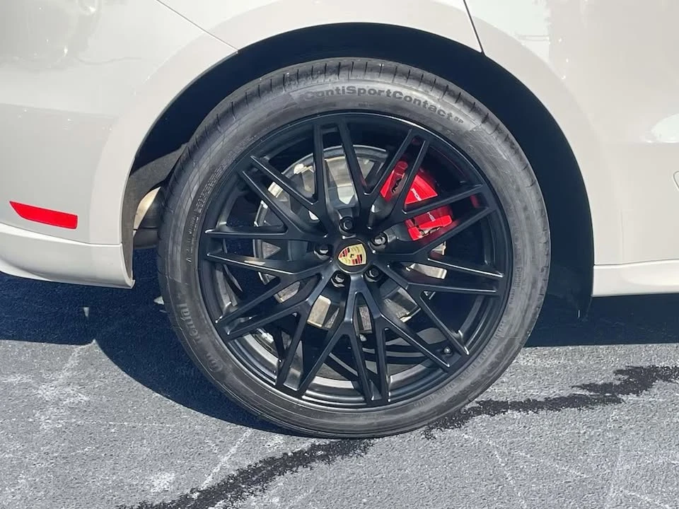 2024 Porsche Macan GTS - Image 8 of 15