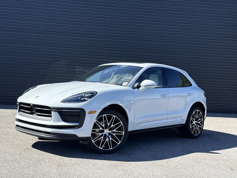 2024 Porsche Macan GTS - Image 10 of 13