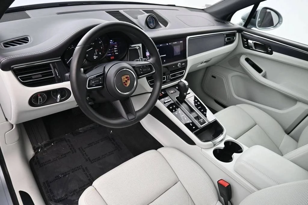 2024 Porsche Macan GTS - Image 4 of 5