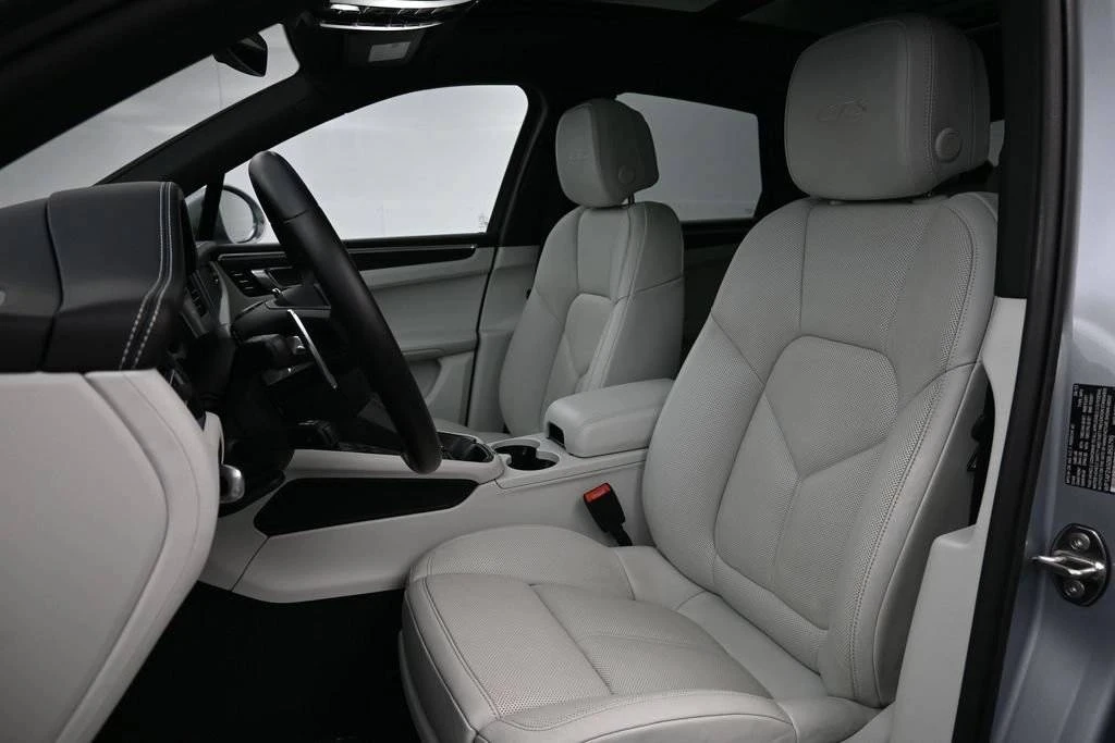 2024 Porsche Macan GTS - Image 5 of 5