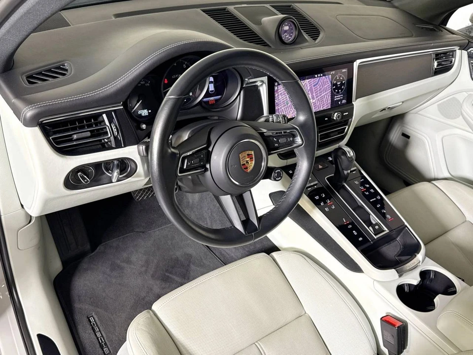 2024 Porsche Macan GTS - Image 4 of 5