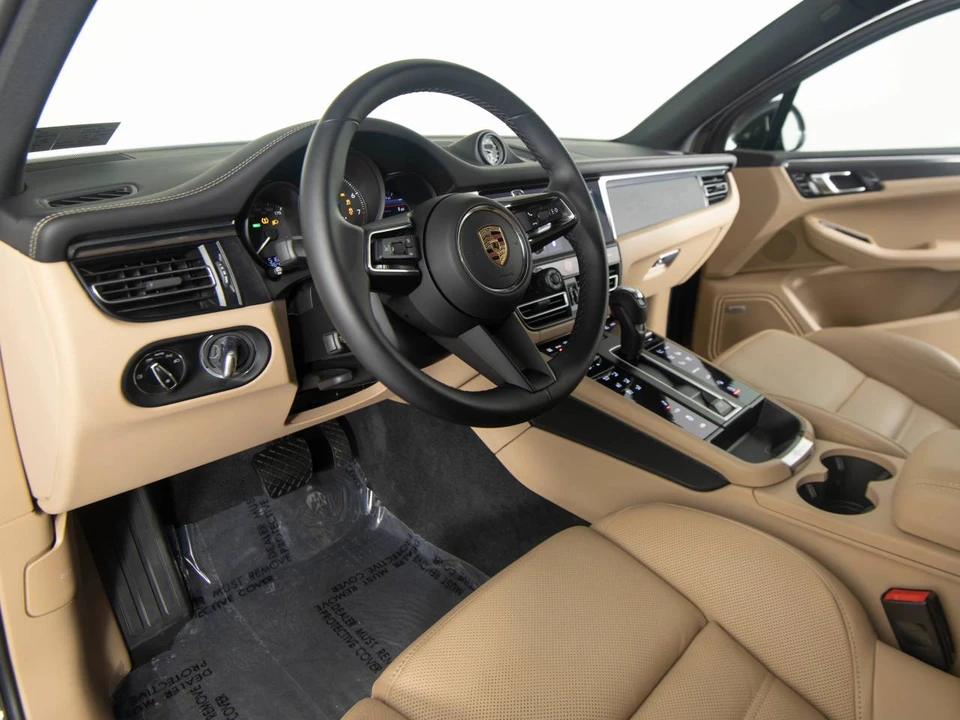 2024 Porsche Macan GTS - Image 4 of 5