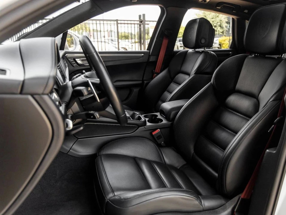 2024 Porsche Macan GTS - Image 5 of 5