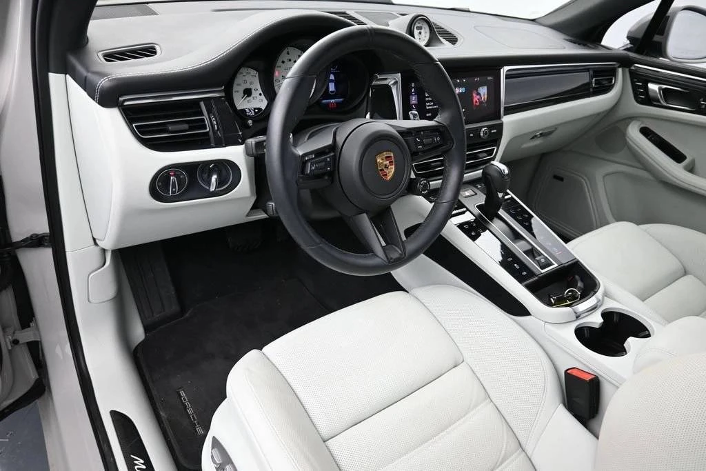 2024 Porsche Macan GTS - Image 4 of 5