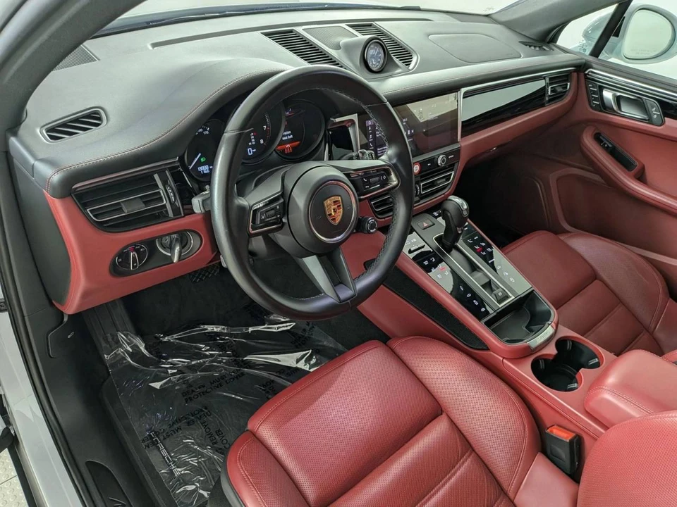 2024 Porsche Macan GTS - Image 4 of 5