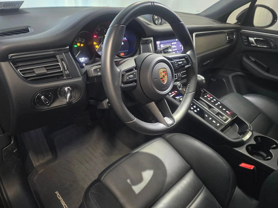 2024 Porsche Macan GTS - Image 4 of 5