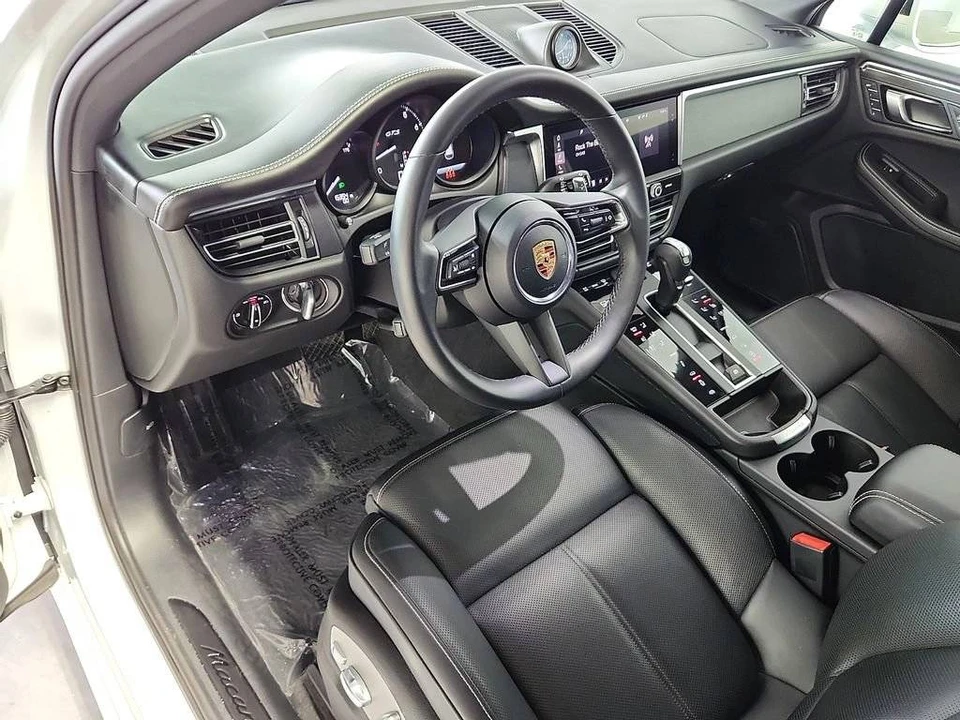 2024 Porsche Macan GTS - Image 4 of 5