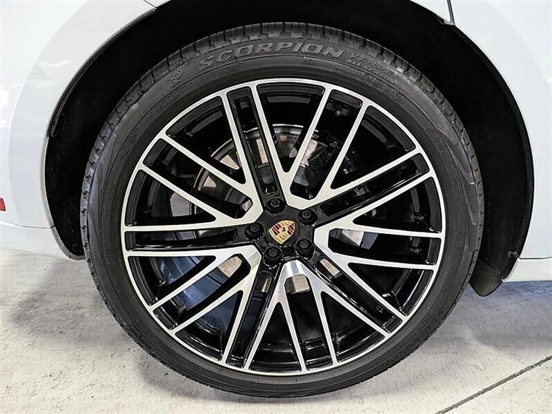 2024 Porsche Macan GTS - Image 13 of 20