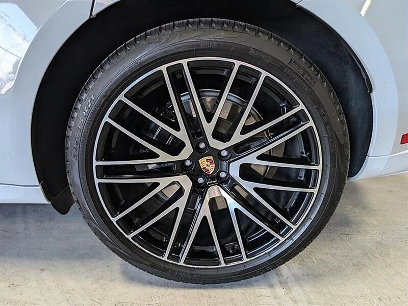 2024 Porsche Macan GTS - Image 14 of 20