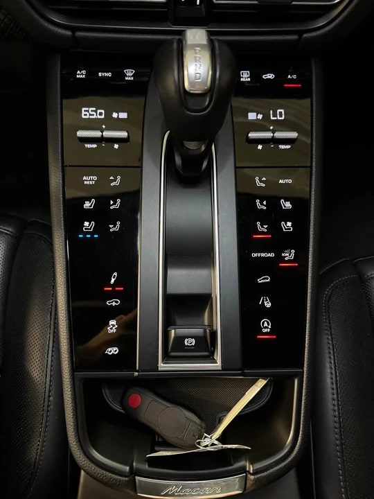 2024 Porsche Macan GTS - Image 12 of 15