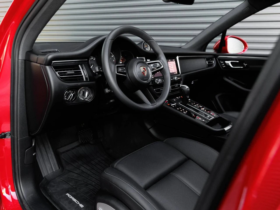 2024 Porsche Macan GTS - Image 4 of 4