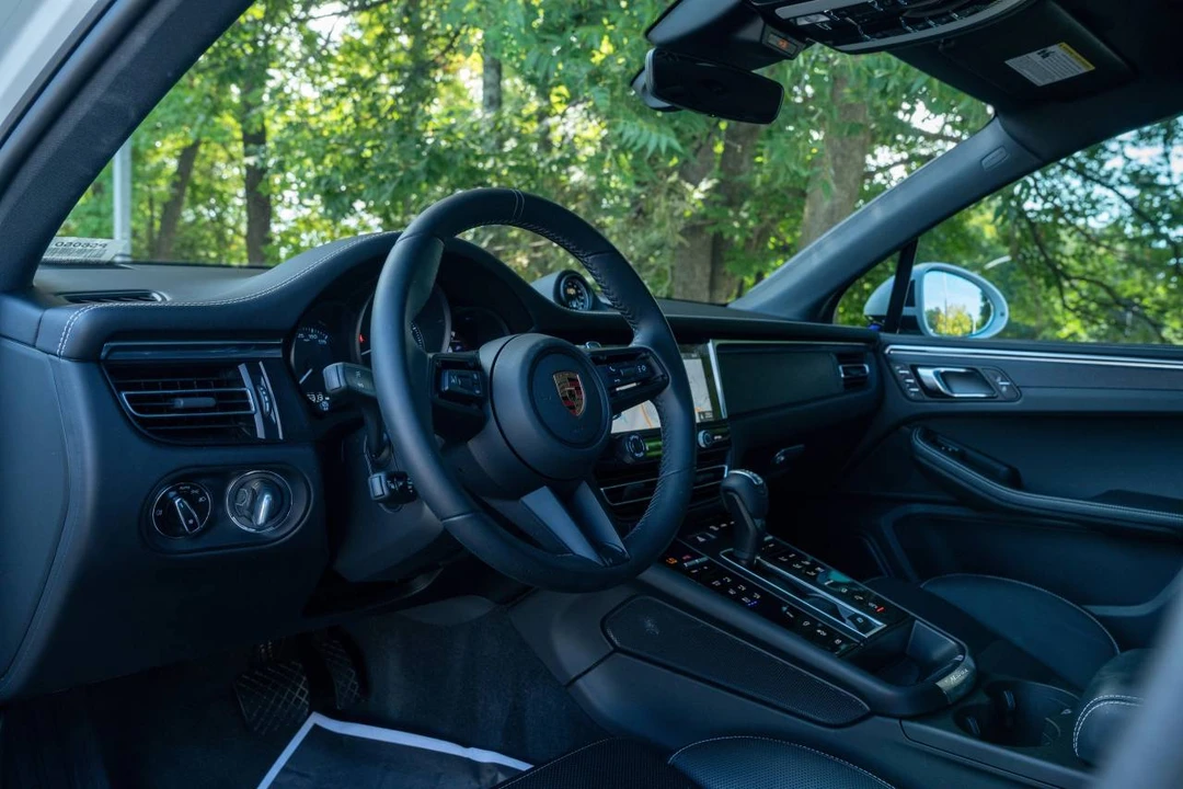 2024 Porsche Macan GTS - Image 4 of 4