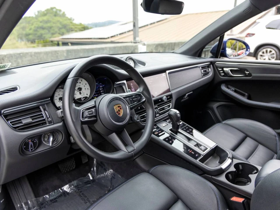 2024 Porsche Macan GTS - Image 4 of 4