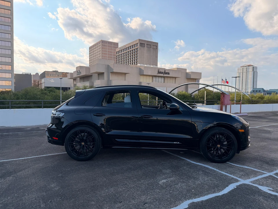 2024 Porsche Macan GTS - Image 17 of 31