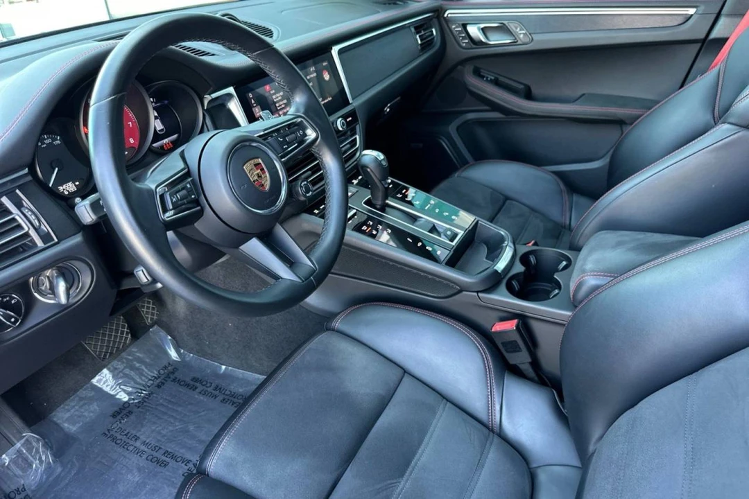 2024 Porsche Macan GTS - Image 4 of 4