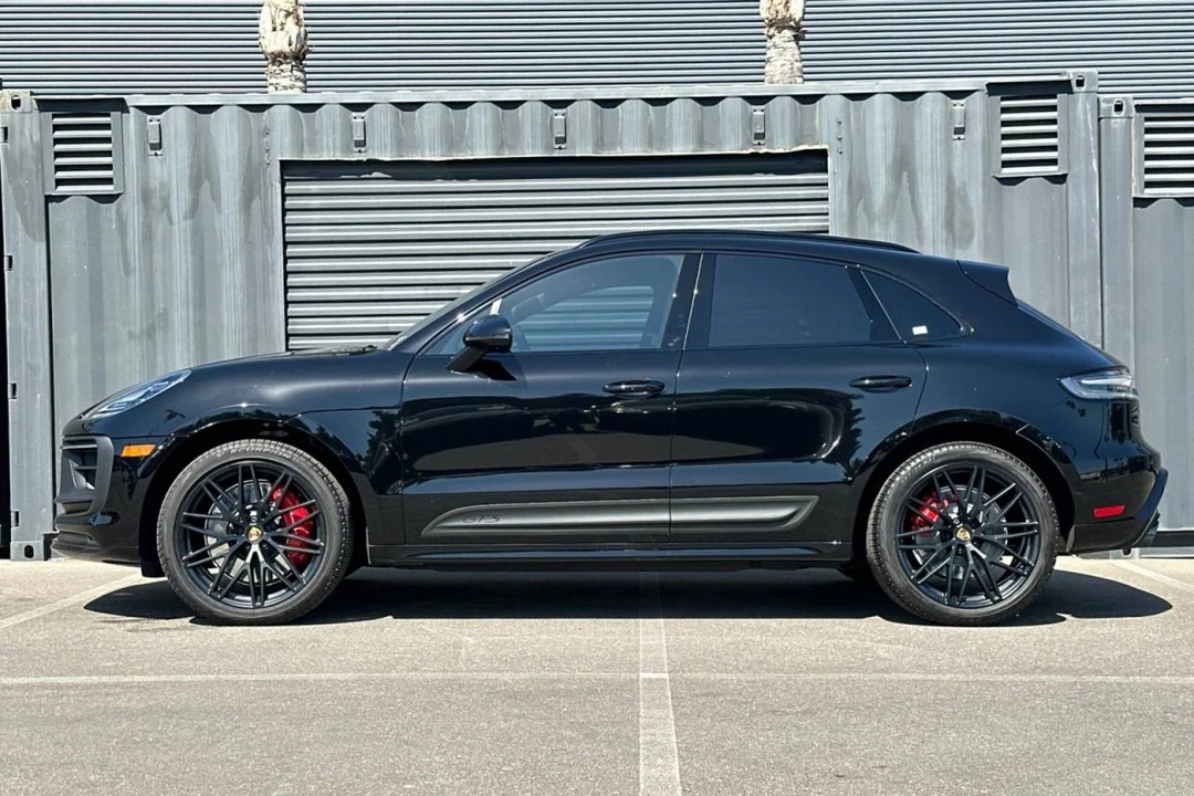 2024 Porsche Macan GTS - Image 2 of 4