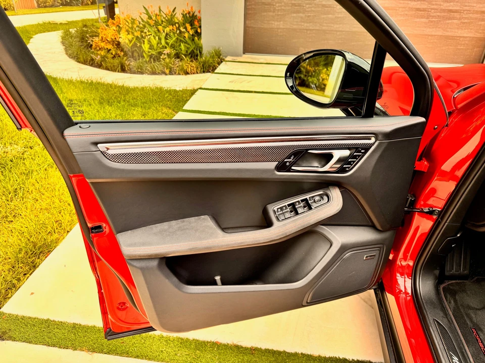 2024 Porsche Macan GTS - Image 14 of 31