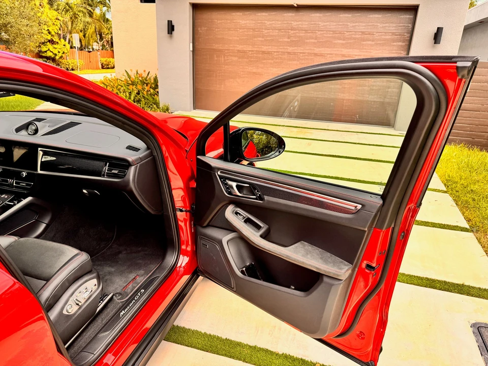 2024 Porsche Macan GTS - Image 17 of 31