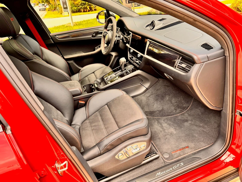 2024 Porsche Macan GTS - Image 19 of 31