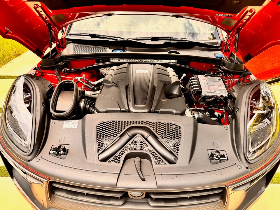 2024 Porsche Macan GTS - Image 30 of 31