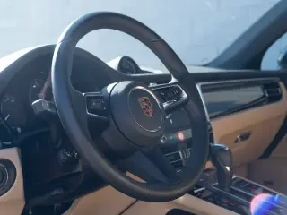 2024 Porsche Macan - Image 4 of 4