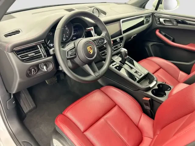 2024 Porsche Macan - Image 4 of 6