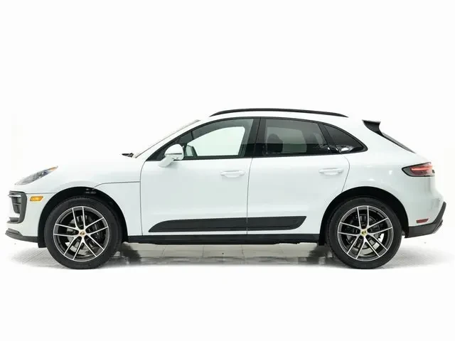2024 Porsche Macan - Image 2 of 9