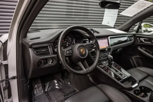 2024 Porsche Macan - Image 4 of 9