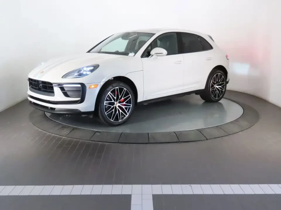 2024 Porsche Macan - Image 7 of 9