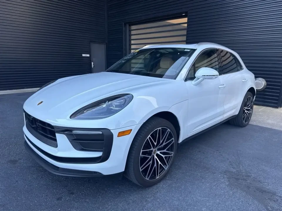2024 Porsche Macan - Image 7 of 8